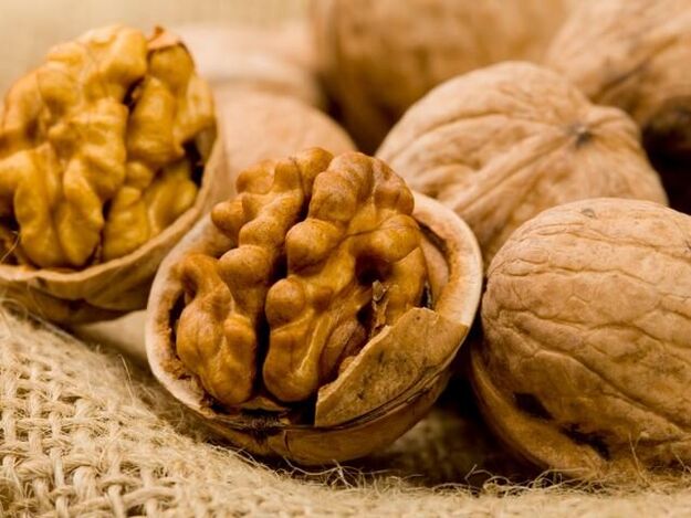 For the treatment of helminthiasis at home, a nut is used. 